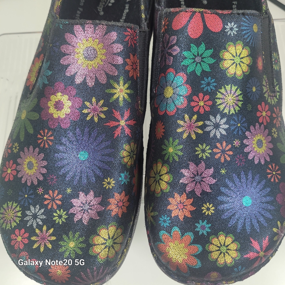 Spring Step Multicolor Floral Mules - Picture 2 of 10